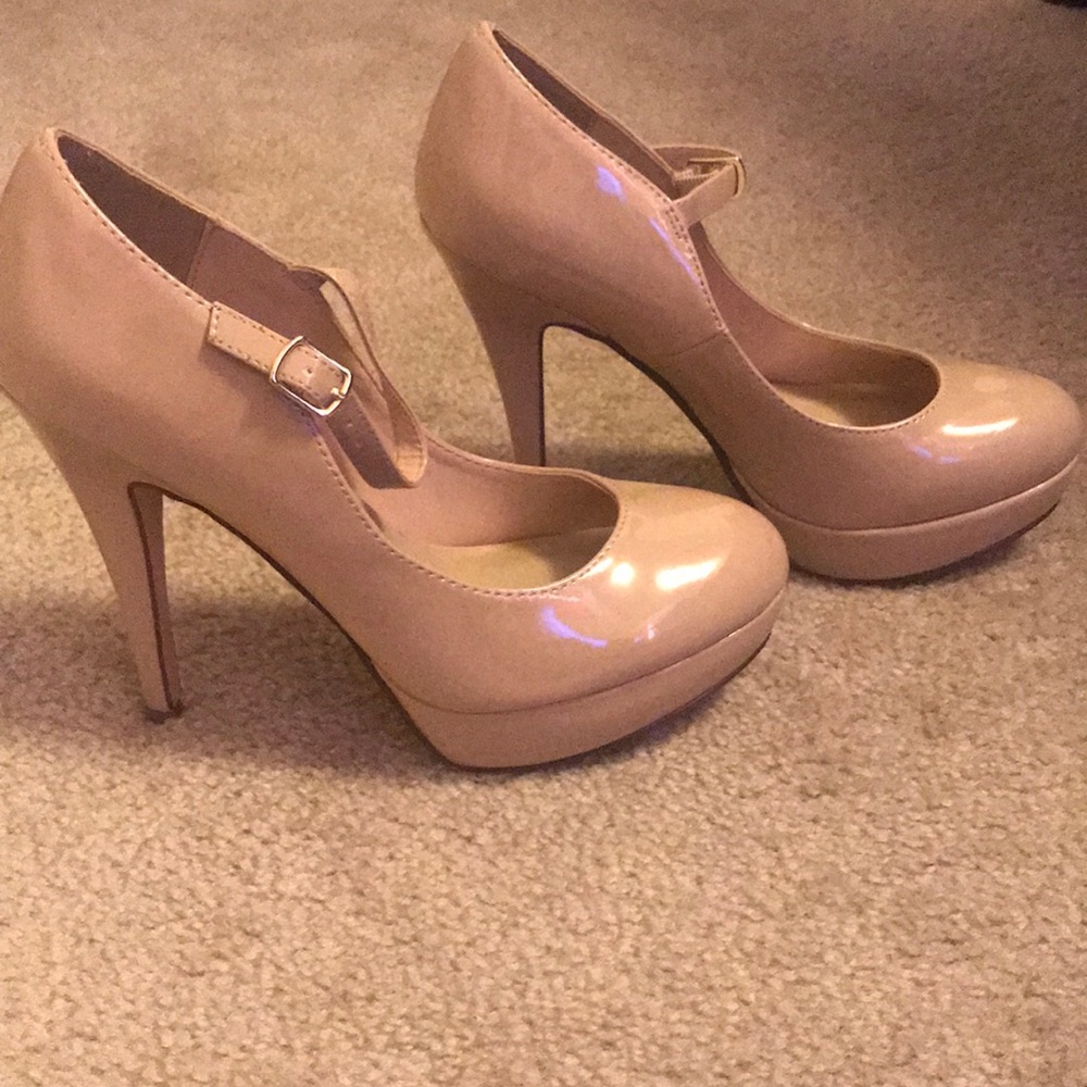 Tan heels - Picture 3 of 3